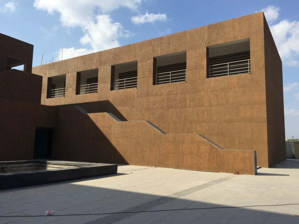 APPLE WOODS GALLERIA